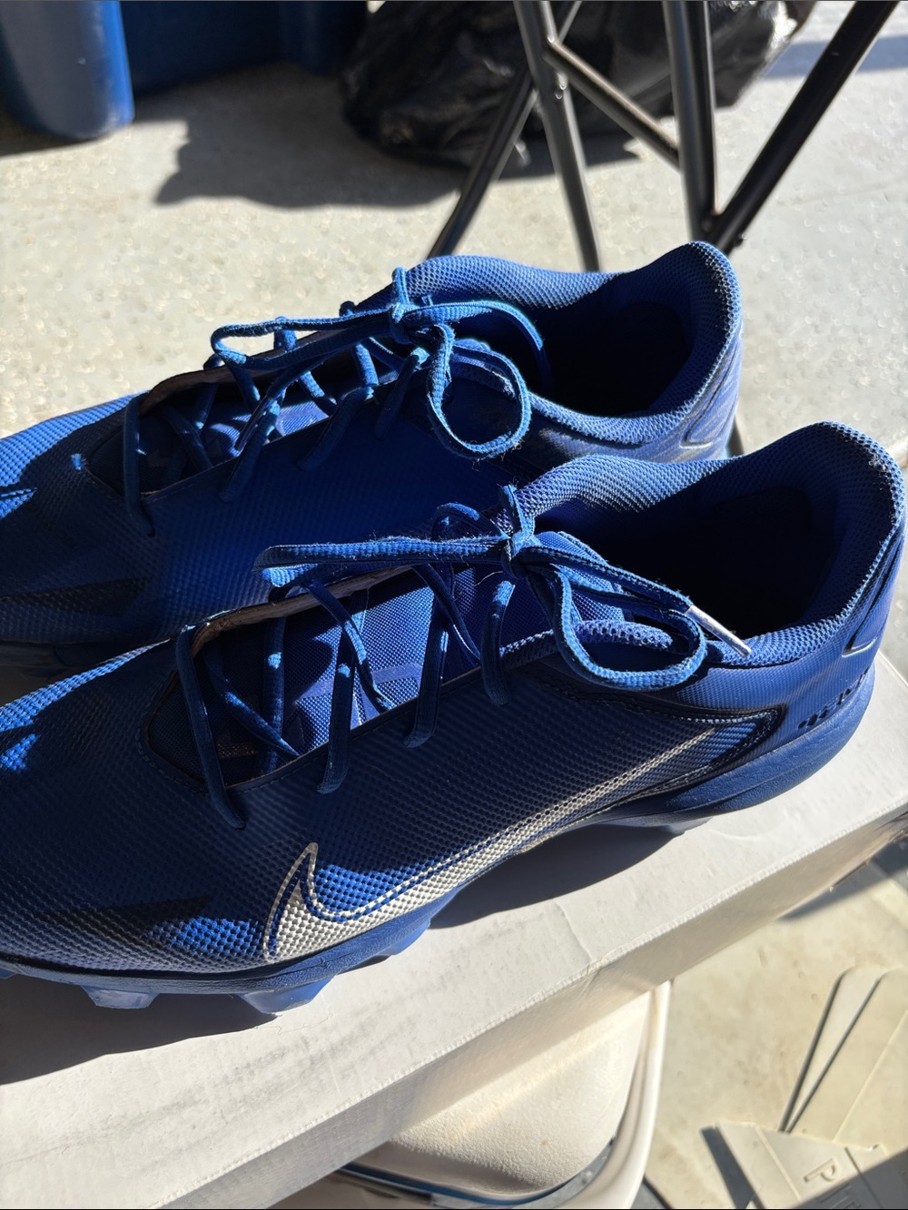 Nike Men’s Royal Blue Athletic Cleats with Silver Swoosh